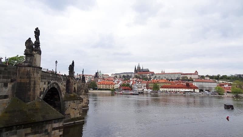 Karlsbrücke und Burgberg