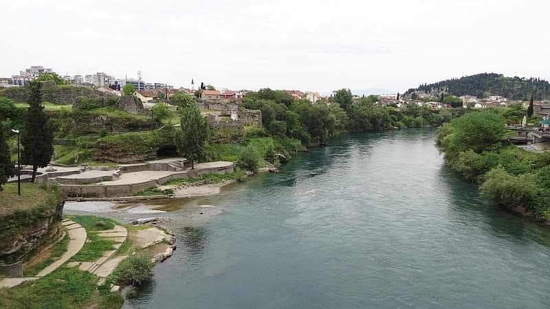 Die Morača in Podgorica