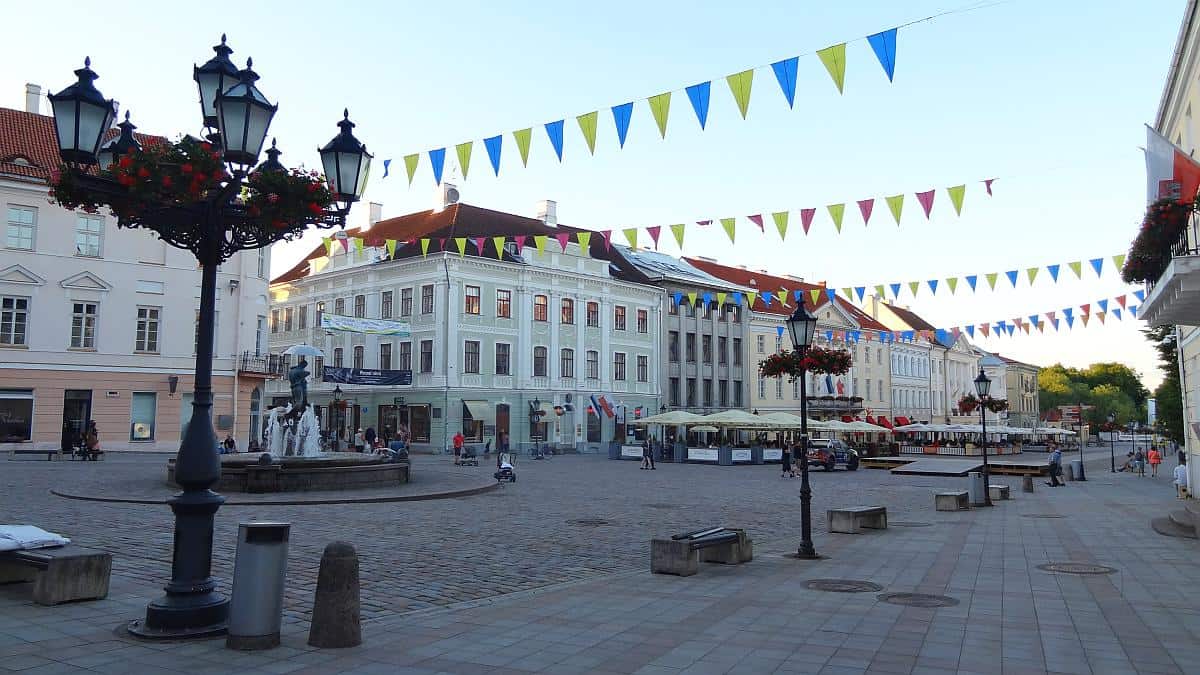 Rathausplatz Tartu - Roadtrip durchs Baltikum
