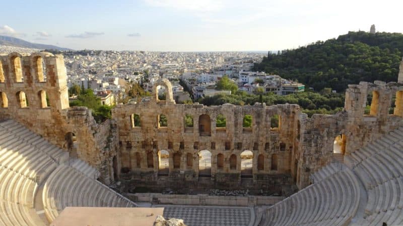 Odeon des Herodes Atticus mit Blick über Athen