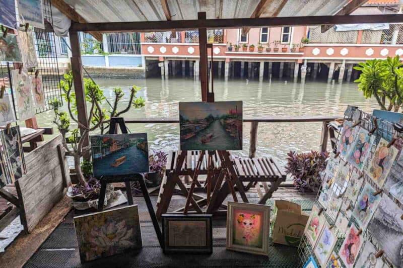 Handgemalte Bilder auf dem Khlong Bang Luang Floating Market