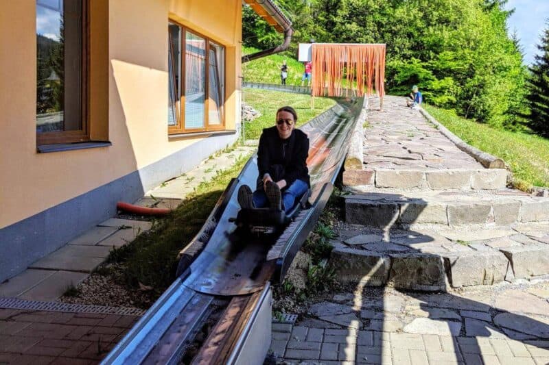 Jessi auf der Sommerrodelbahn