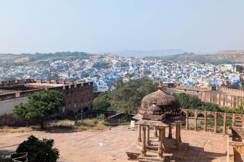 Blick über die blau bemalten Häuser von Jodhpur